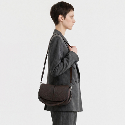 Gianni Chiarini Helena Round bruin